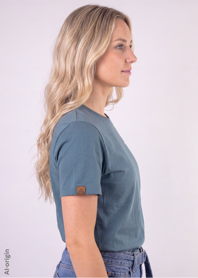 Hiking Vibes Crop T-Shirt Women