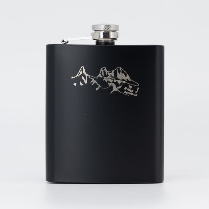 Flachmann Schwarz - Mountain mit Namensgravur Ja